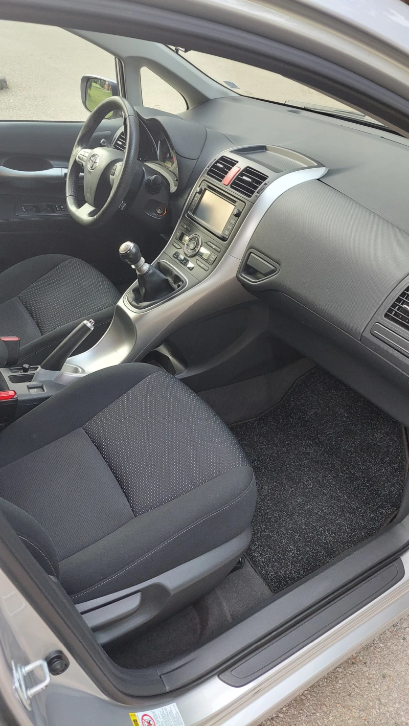 Toyota Auris 1.6i VVTI, снимка 13 - Автомобили и джипове - 52257856