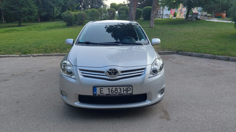 Toyota Auris 1.6i VVTI, снимка 10 - Автомобили и джипове - 52257856