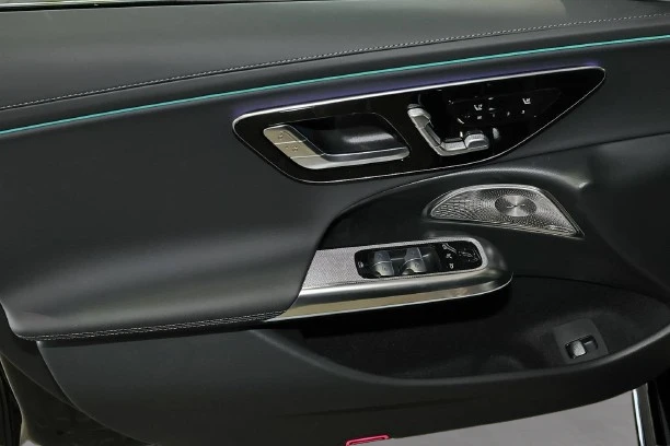 Mercedes-Benz E 450 d 4Matic = AMG Line = Advanced Plus Гаранция, снимка 3 - Автомобили и джипове - 53035035