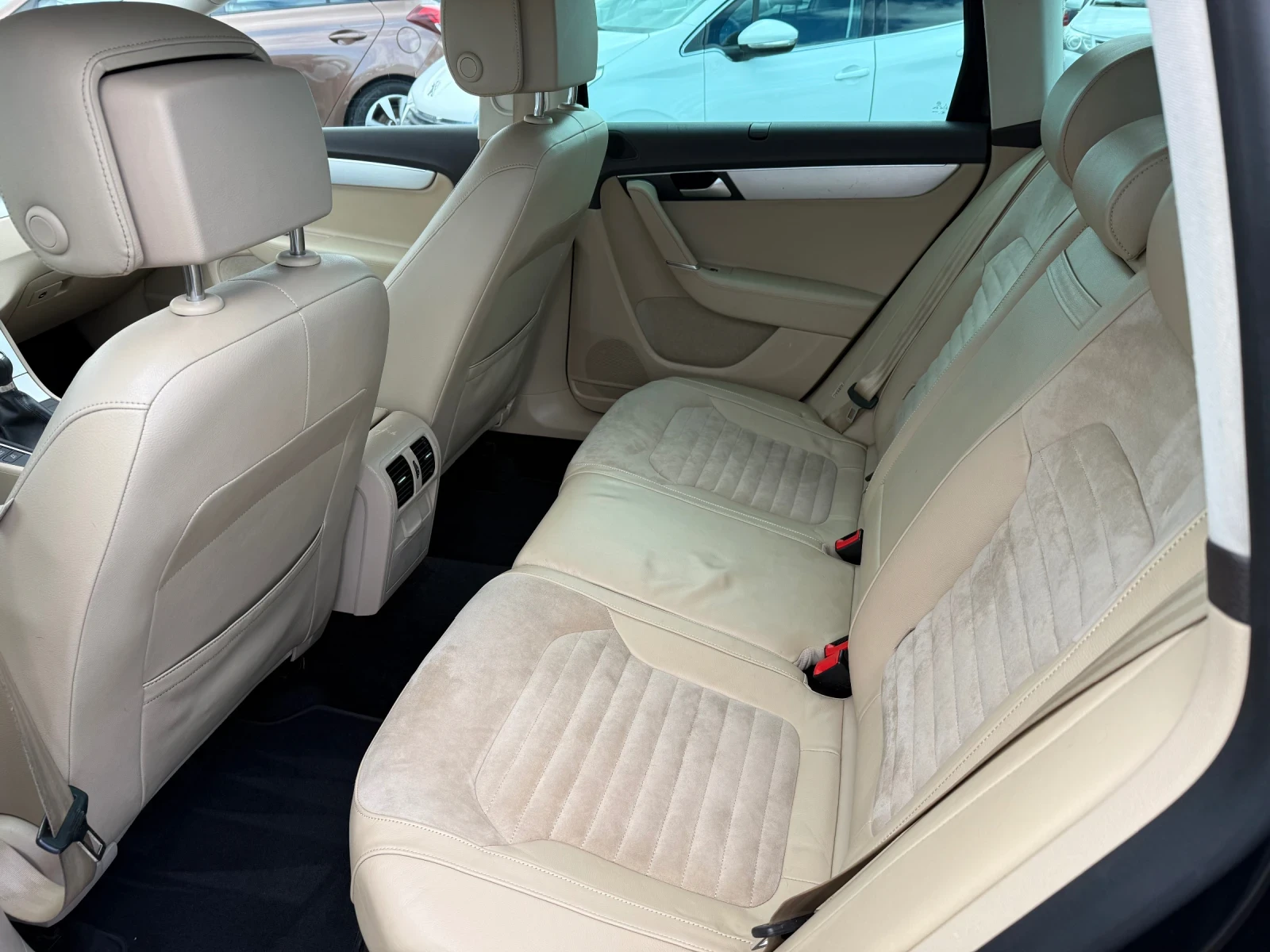 VW Passat 2.0D CH 4x4 Navi 6sk H-Line - изображение 8