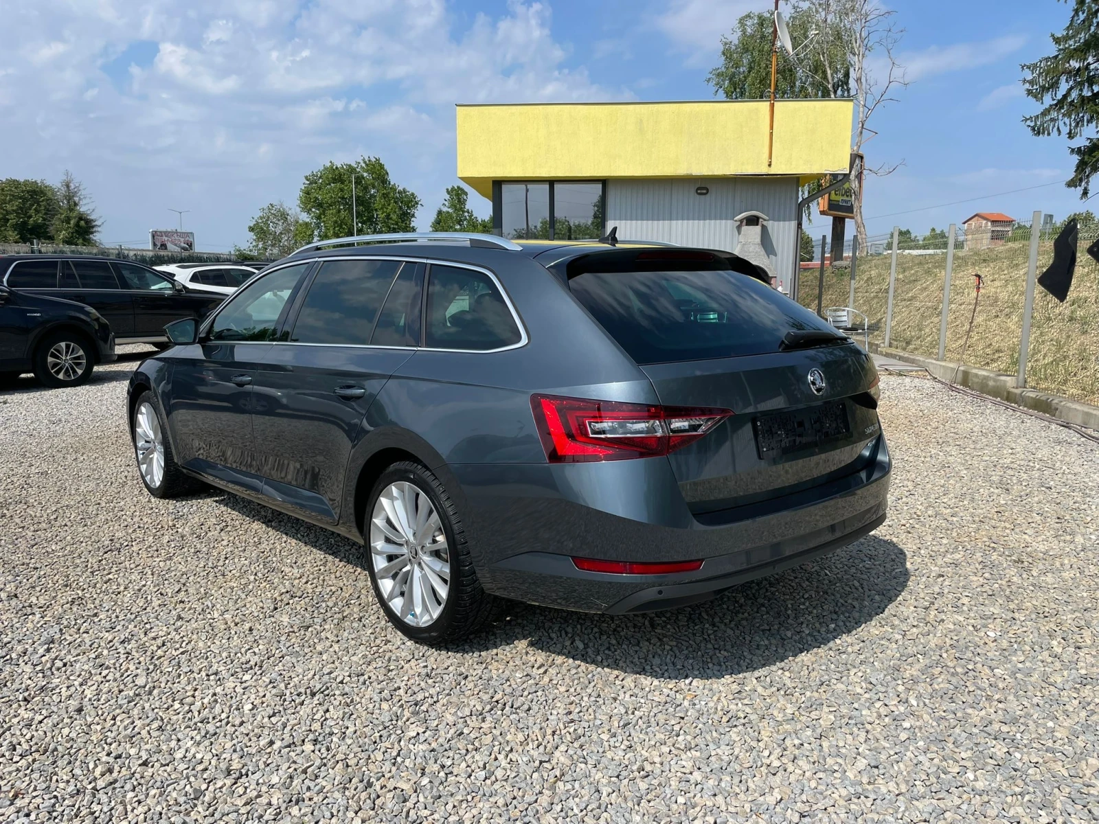 Skoda Superb /2.0TDI/4X4/190 - изображение 4