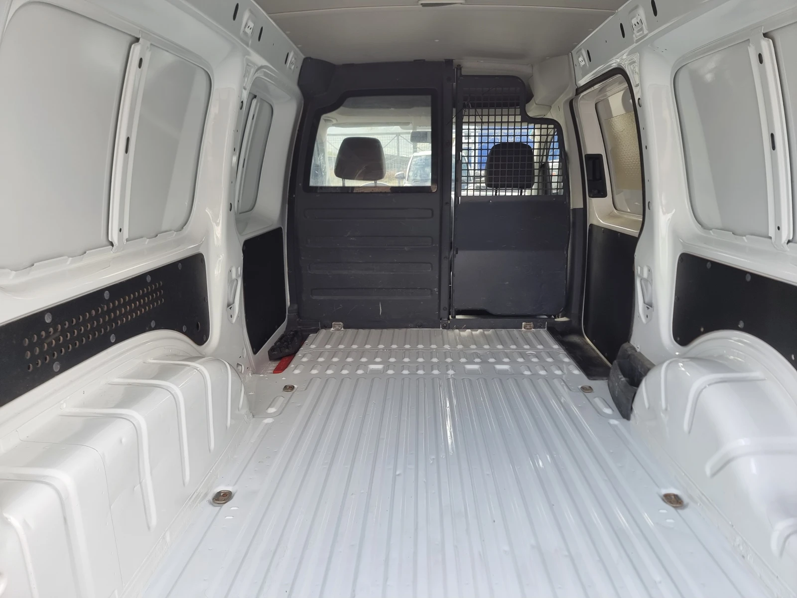 VW Caddy 2.0TDI  | Mobile.bg — изображение 16