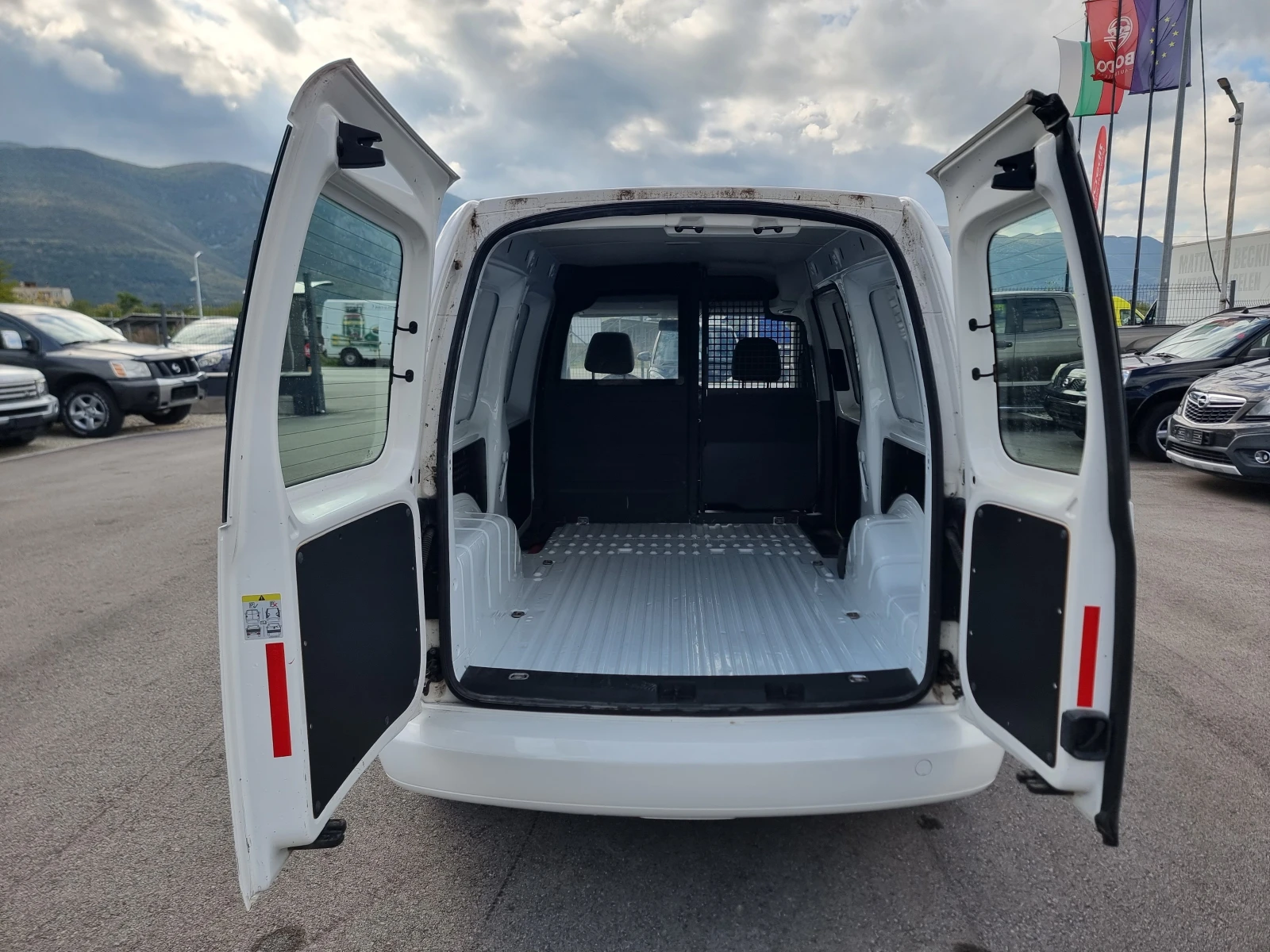 VW Caddy 2.0TDI  | Mobile.bg — изображение 15