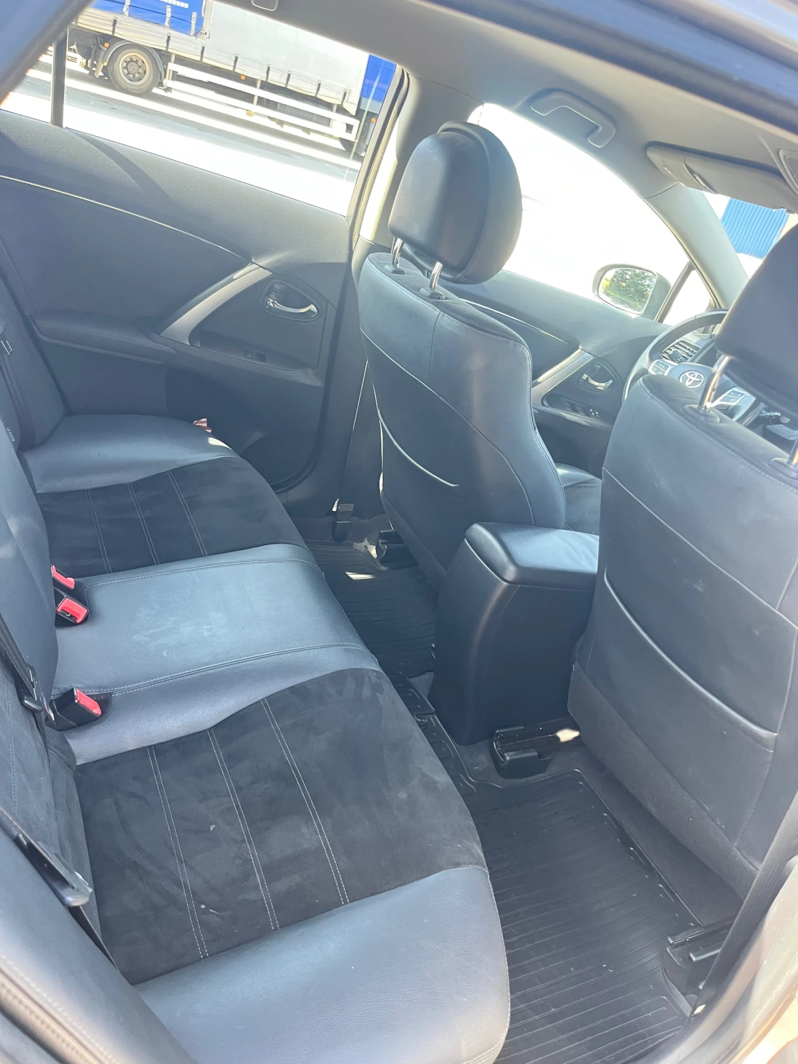 Toyota Avensis  - изображение 7