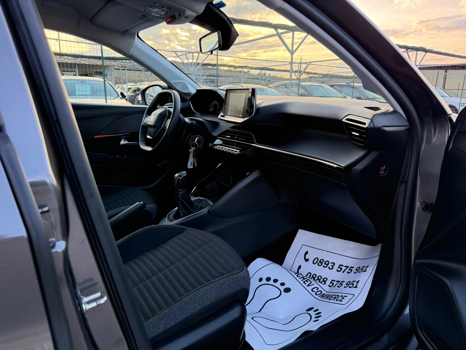 Peugeot 208 1.2i-97.000km-ALLURE-LED-XENON-BI XENON-CAR PLAY, снимка 14 - Автомобили и джипове - 53982339