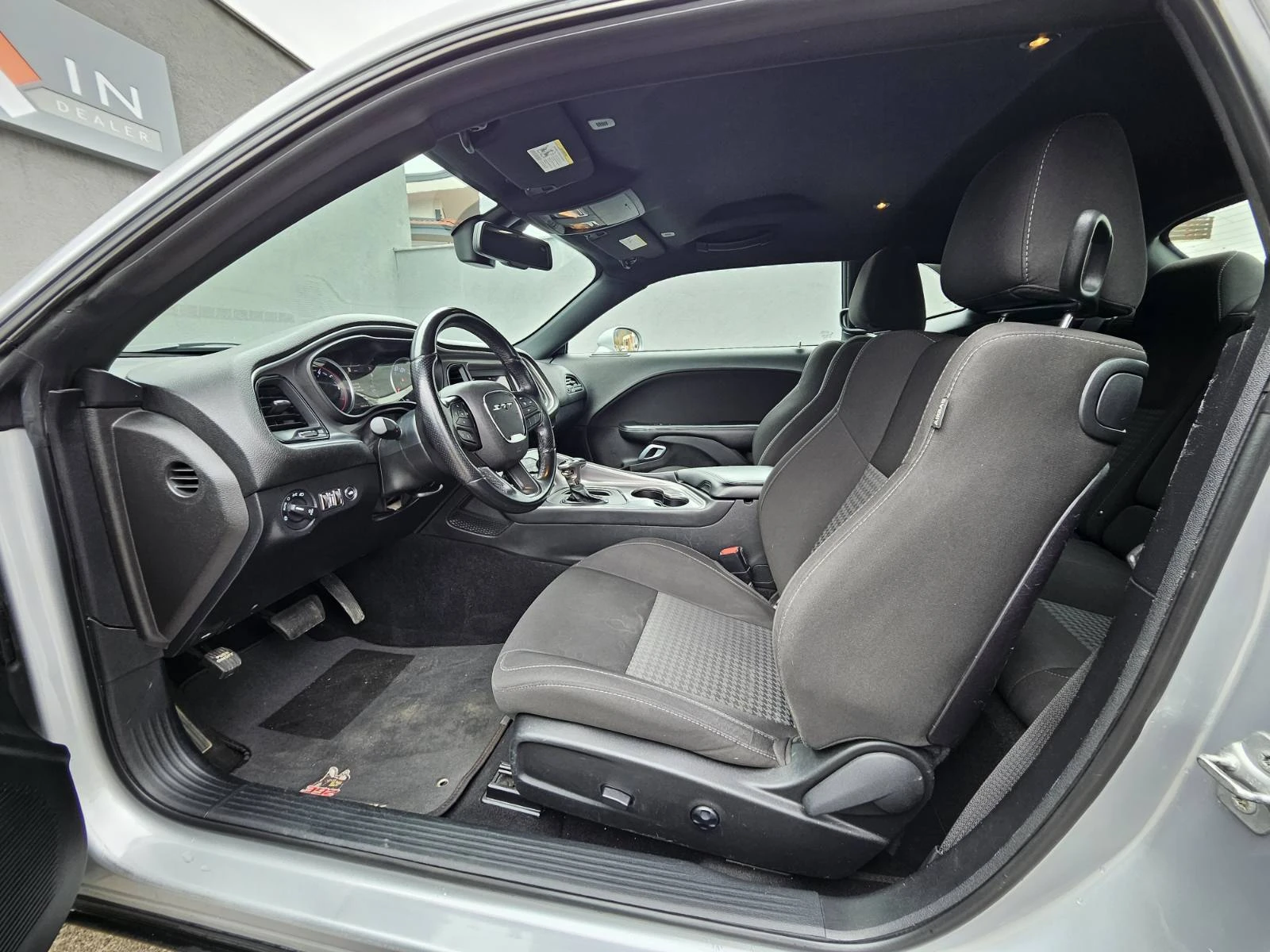 Dodge Challenger 5.7L R/T V8 HEMI, снимка 10 - Автомобили и джипове - 54037455