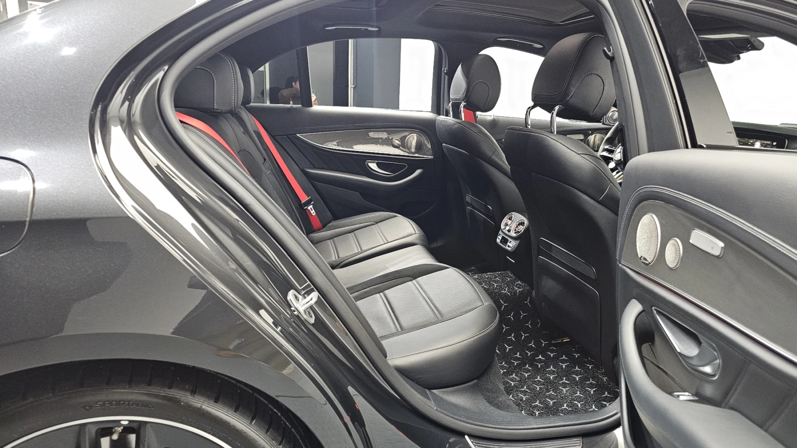Mercedes-Benz E 53 AMG SOFT-CLOSE* HEAD-UP* DISTRONIK* 360* ОБДУХ* КРАЙНА, снимка 15 - Автомобили и джипове - 54701950