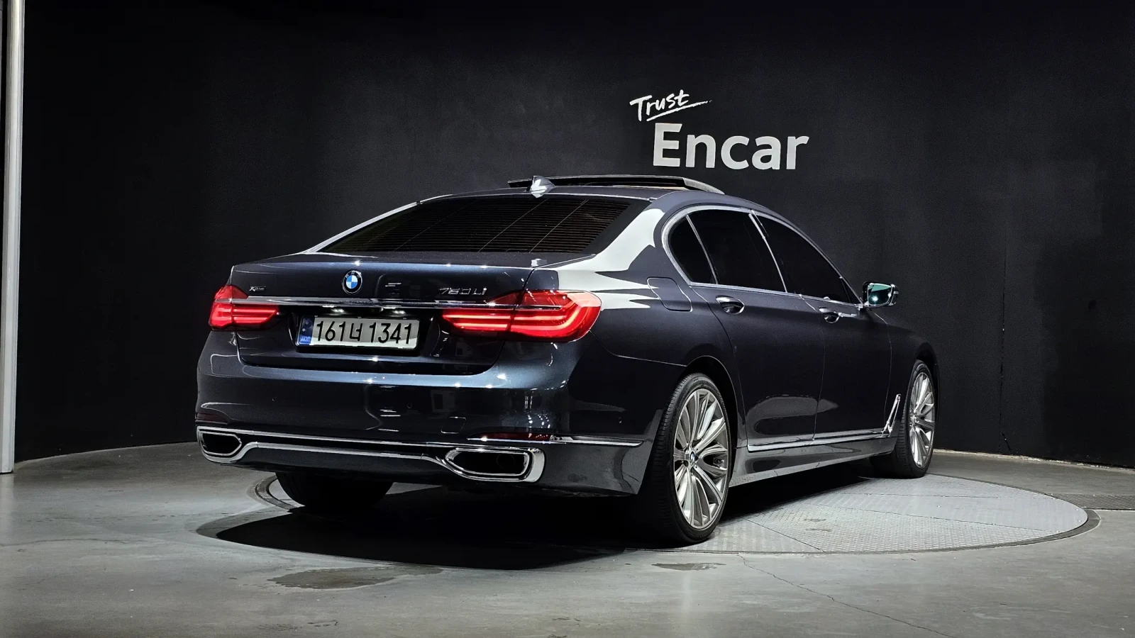 BMW 750 LI XDRIVE/HEAD UP/360/EKPAHИ/FIRST CLASS/PANO, снимка 2 - Автомобили и джипове - 55037399