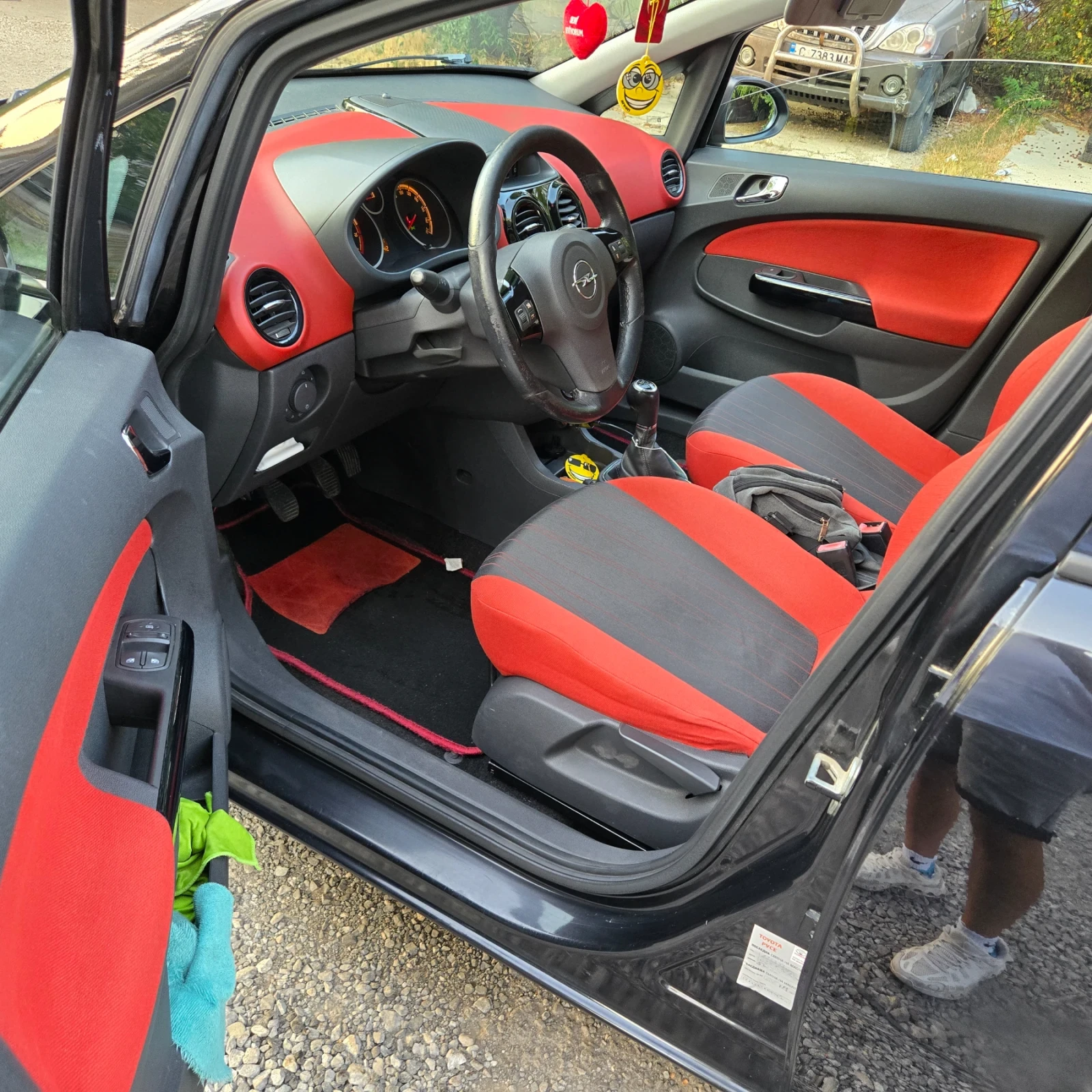 Opel Corsa 1.2 Обслужена, снимка 7 - Автомобили и джипове - 55831607