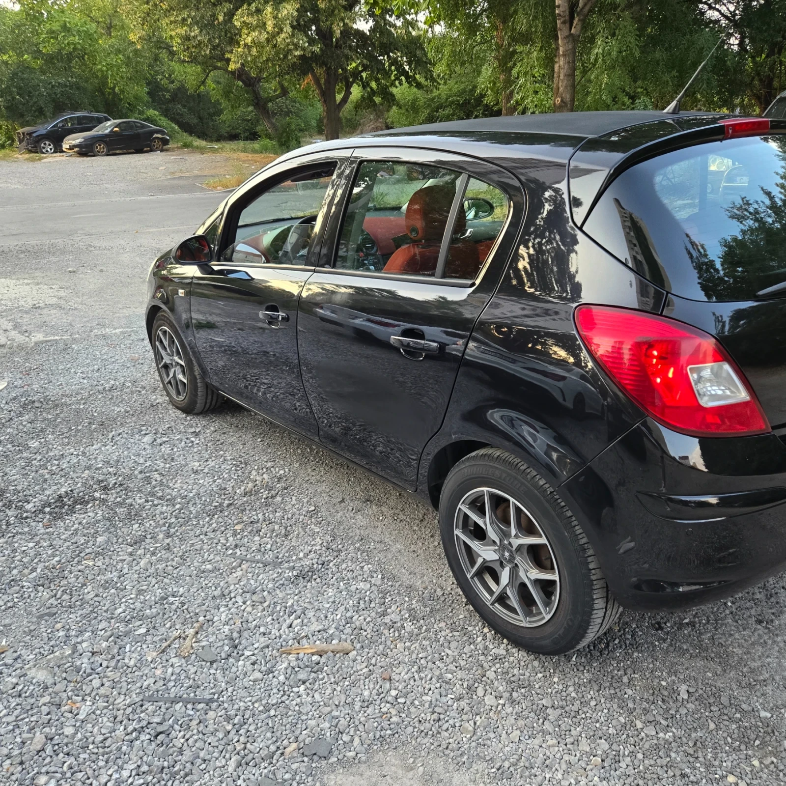 Opel Corsa 1.2 Обслужена, снимка 5 - Автомобили и джипове - 55831607