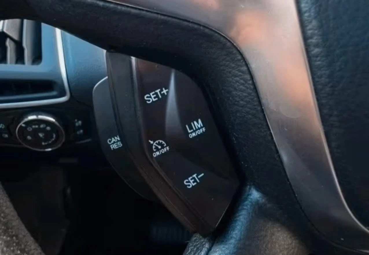 Ford Focus MK 3 TITANIUM 1.6 TDCI, снимка 15 - Автомобили и джипове - 55982170