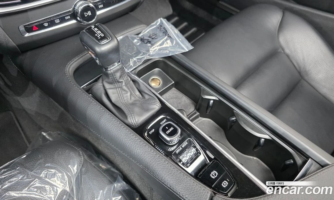 Volvo S90 T5 Momentum, снимка 9 - Автомобили и джипове - 56123194