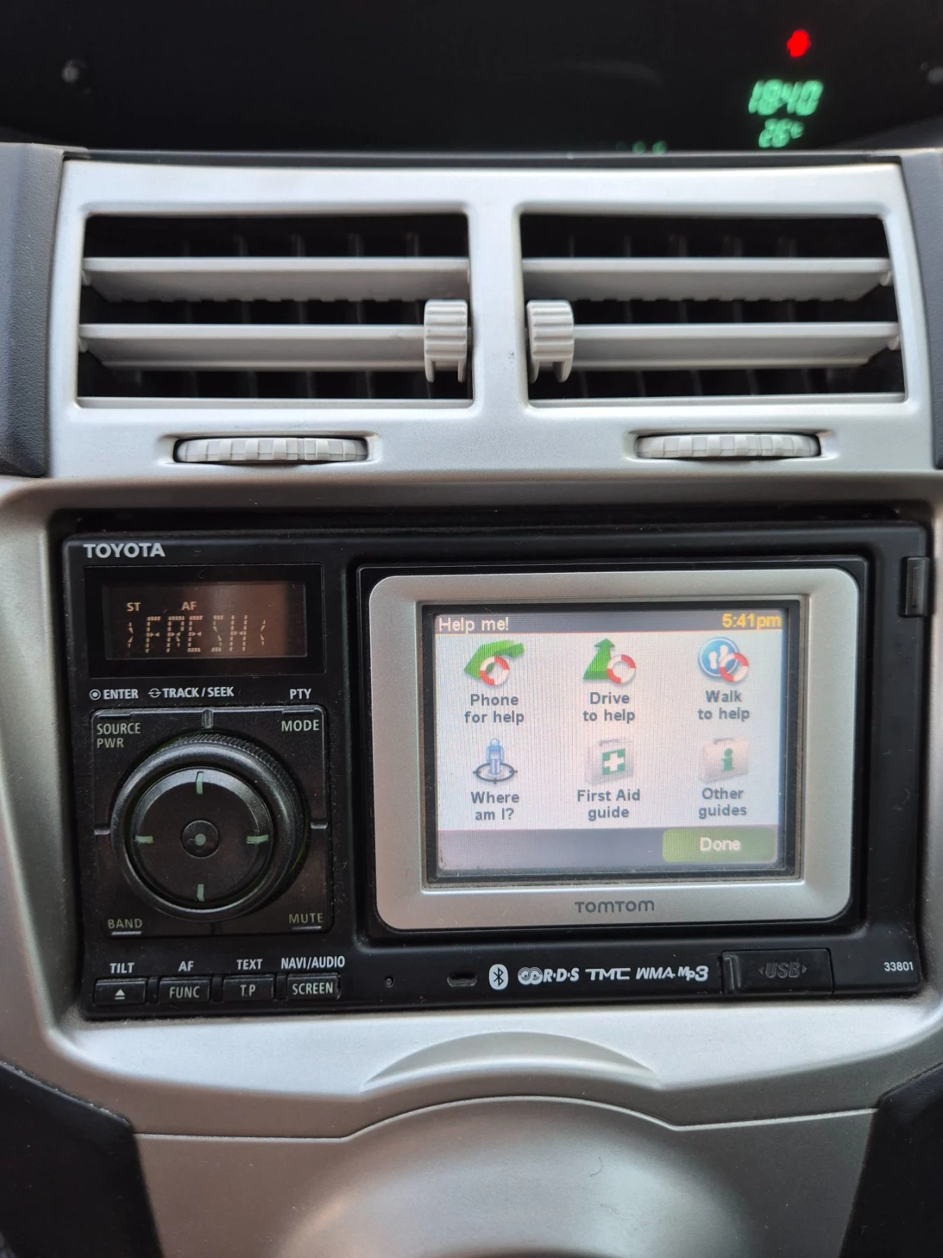 Toyota Yaris 1.0 VVT-i, снимка 12 - Автомобили и джипове - 56154618