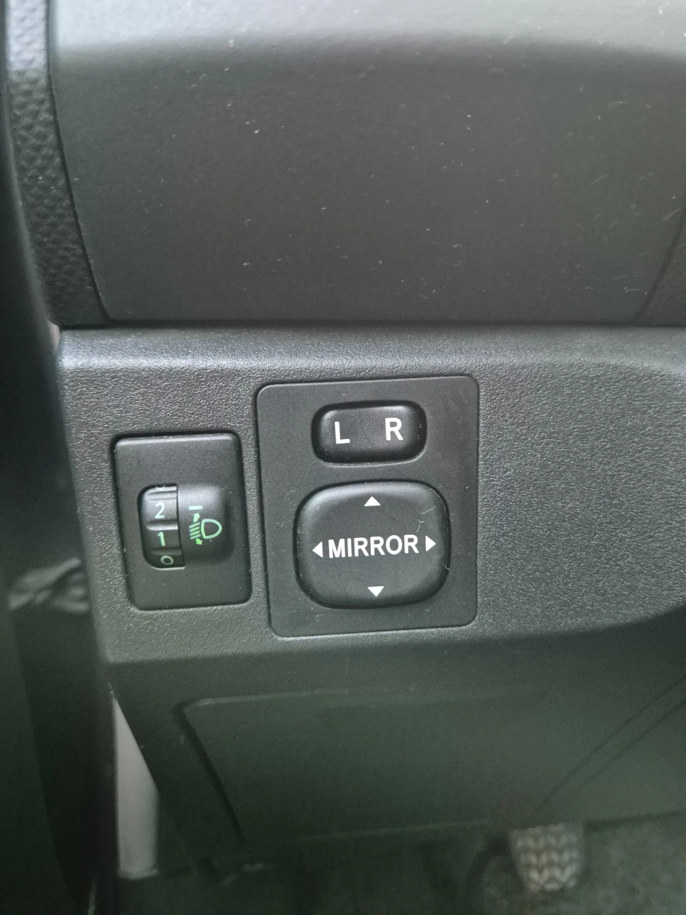 Toyota Yaris 1.0 VVT-i, снимка 16 - Автомобили и джипове - 56154618