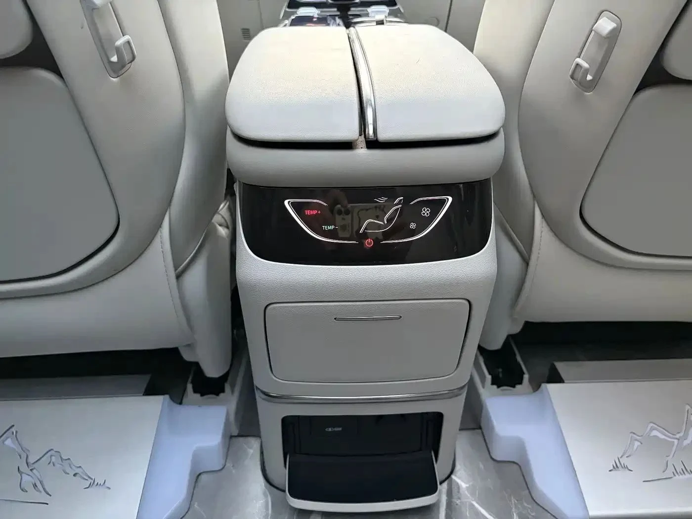 DONGFENG V9, снимка 16 - Автомобили и джипове - 56727354
