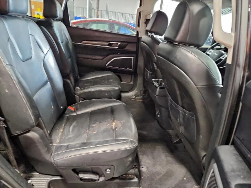 Kia Telluride 3.8L 6 Front-wheel Drive, снимка 4 - Автомобили и джипове - 53144471