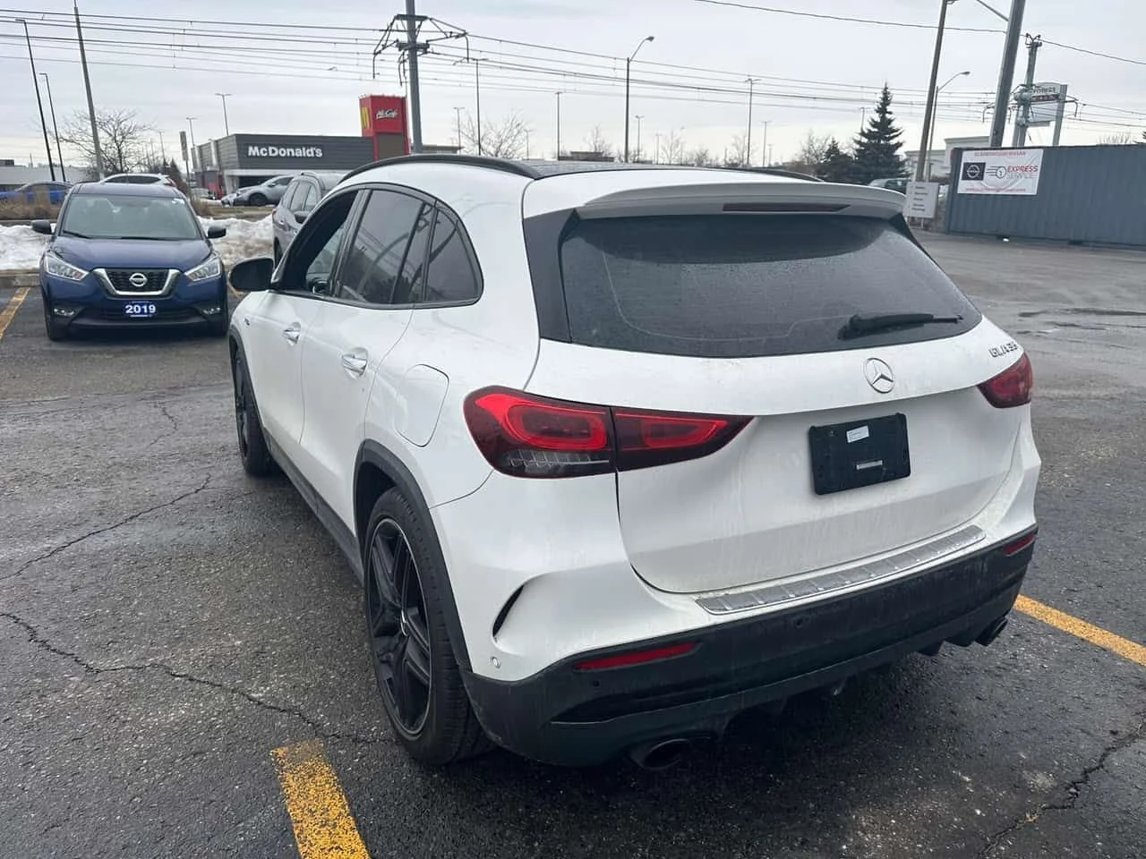 Mercedes-Benz GLA * AMG 35 * CARFAX * ДИСТРОНИК* ДВА КЛЮЧА* , снимка 10 - Автомобили и джипове - 53751102