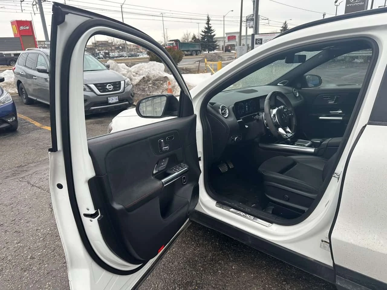 Mercedes-Benz GLA * AMG 35 * CARFAX * ДИСТРОНИК* ДВА КЛЮЧА* , снимка 5 - Автомобили и джипове - 53751102