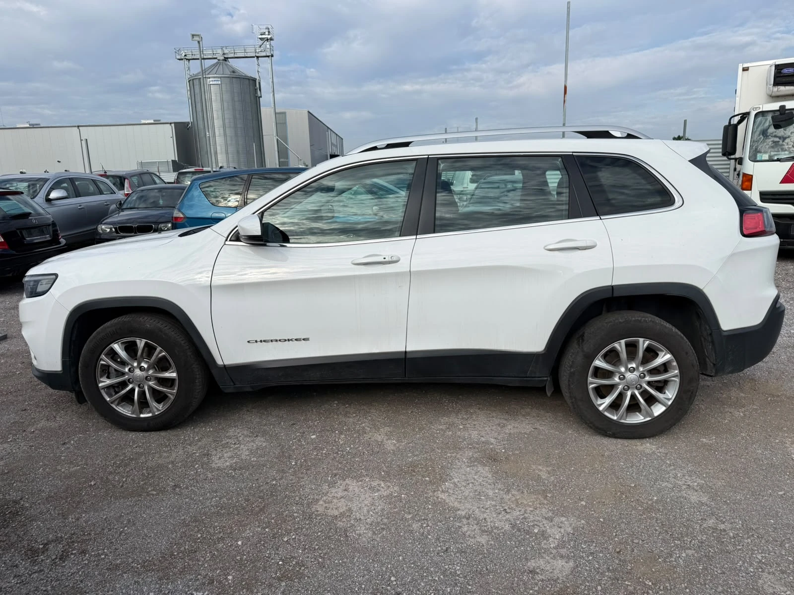 Jeep Cherokee 2.2d-200к.с Face Lift--На части---, снимка 3 - Автомобили и джипове - 55443843