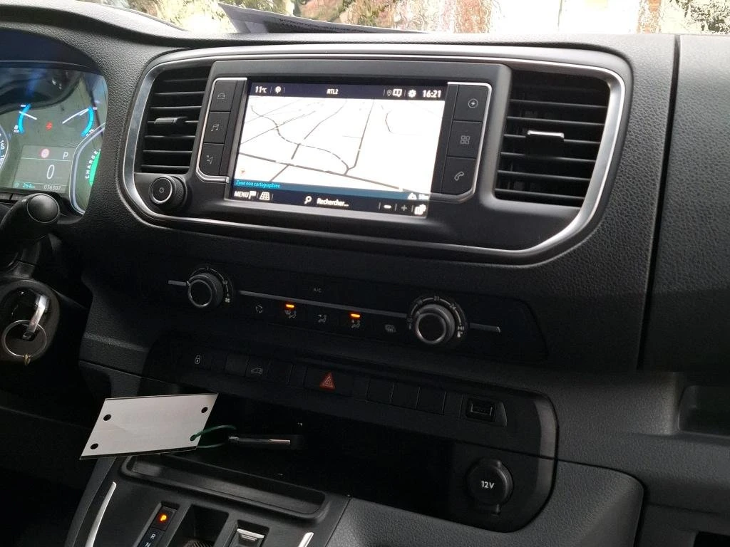 Opel Vivaro 75 kWh , снимка 9 - Бусове и автобуси - 53898929