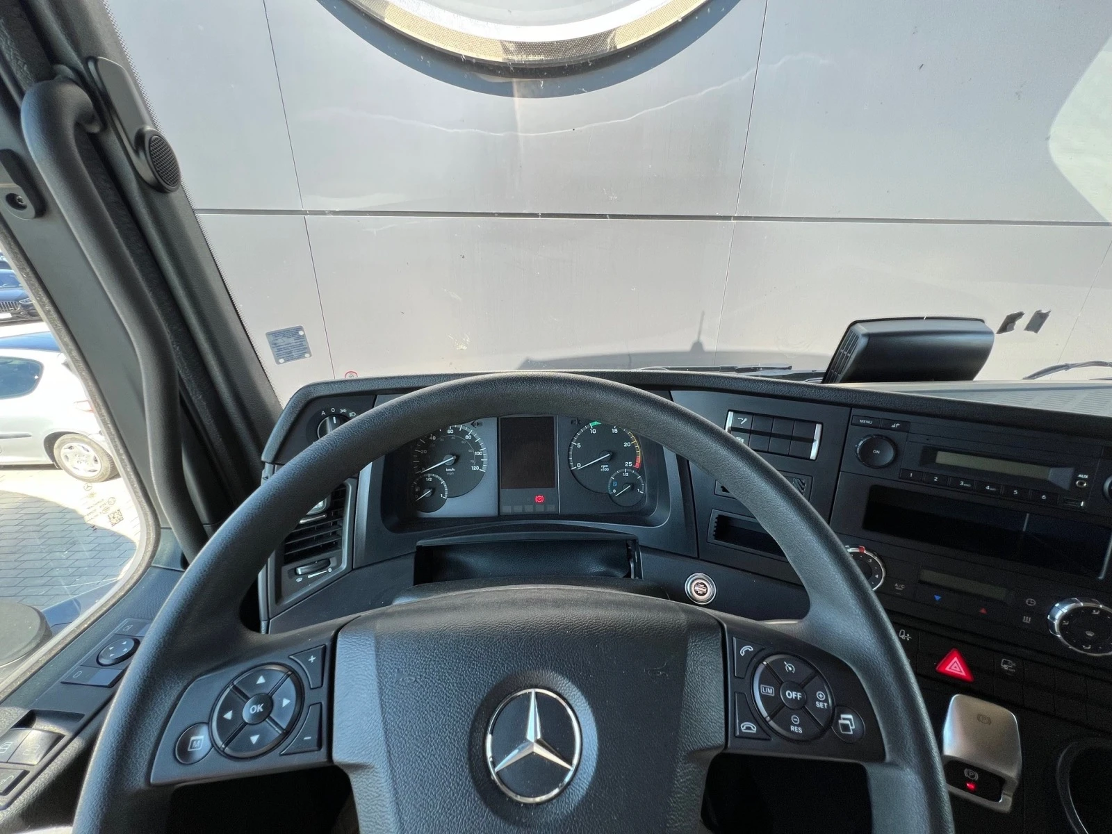 Mercedes-Benz Actros 1845 F BIG SPACE - изображение 10