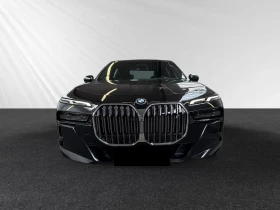BMW i7 eDrive50/M-SPORT/HEAD UP/SKY LOUNGE/B&W/360/, снимка 2