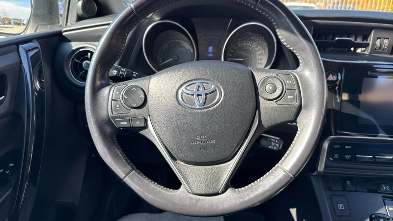 Toyota Auris, снимка 15 - Автомобили и джипове - 47788275