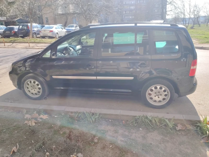 VW Touran, снимка 2 - Автомобили и джипове - 49082404