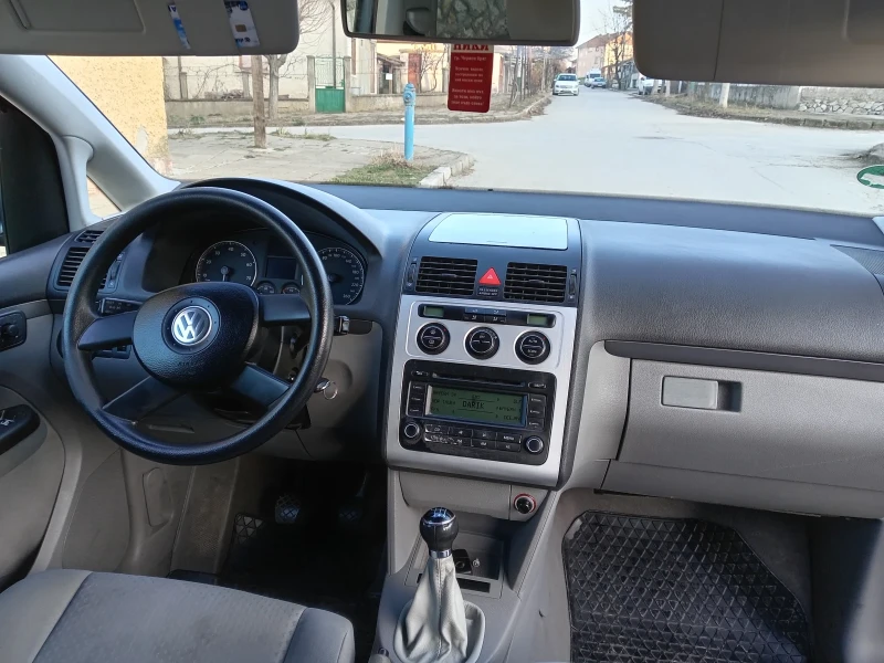 VW Touran, снимка 5 - Автомобили и джипове - 49089925