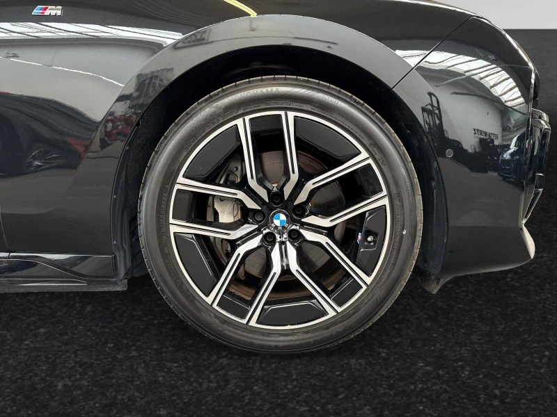 BMW i7 eDrive50/M-SPORT/HEAD UP/SKY LOUNGE/B&W/360/, снимка 3 - Автомобили и джипове - 52616759