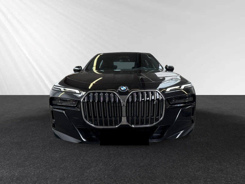 BMW i7 eDrive50/M-SPORT/HEAD UP/SKY LOUNGE/B&W/360/, снимка 2 - Автомобили и джипове - 52616759