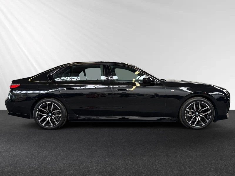 BMW i7 eDrive50/M-SPORT/HEAD UP/SKY LOUNGE/B&W/360/, снимка 4 - Автомобили и джипове - 52616759