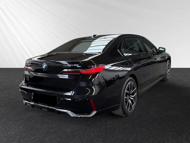BMW i7 eDrive50/M-SPORT/HEAD UP/SKY LOUNGE/B&W/360/, снимка 5 - Автомобили и джипове - 52616759
