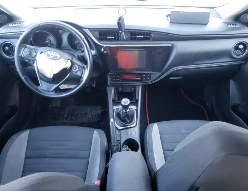 Toyota Auris 1.6, снимка 7 - Автомобили и джипове - 35733619