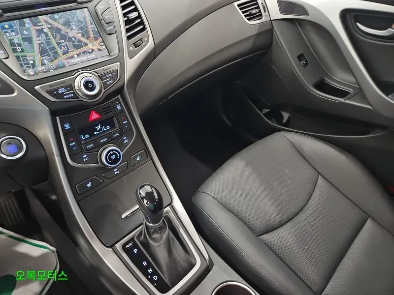 Hyundai Elantra 1.6GDI , снимка 9 - Автомобили и джипове - 56325298