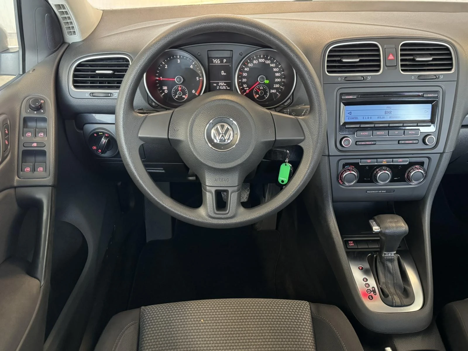 VW Golf 1.6 TDI Автоматик  - изображение 8