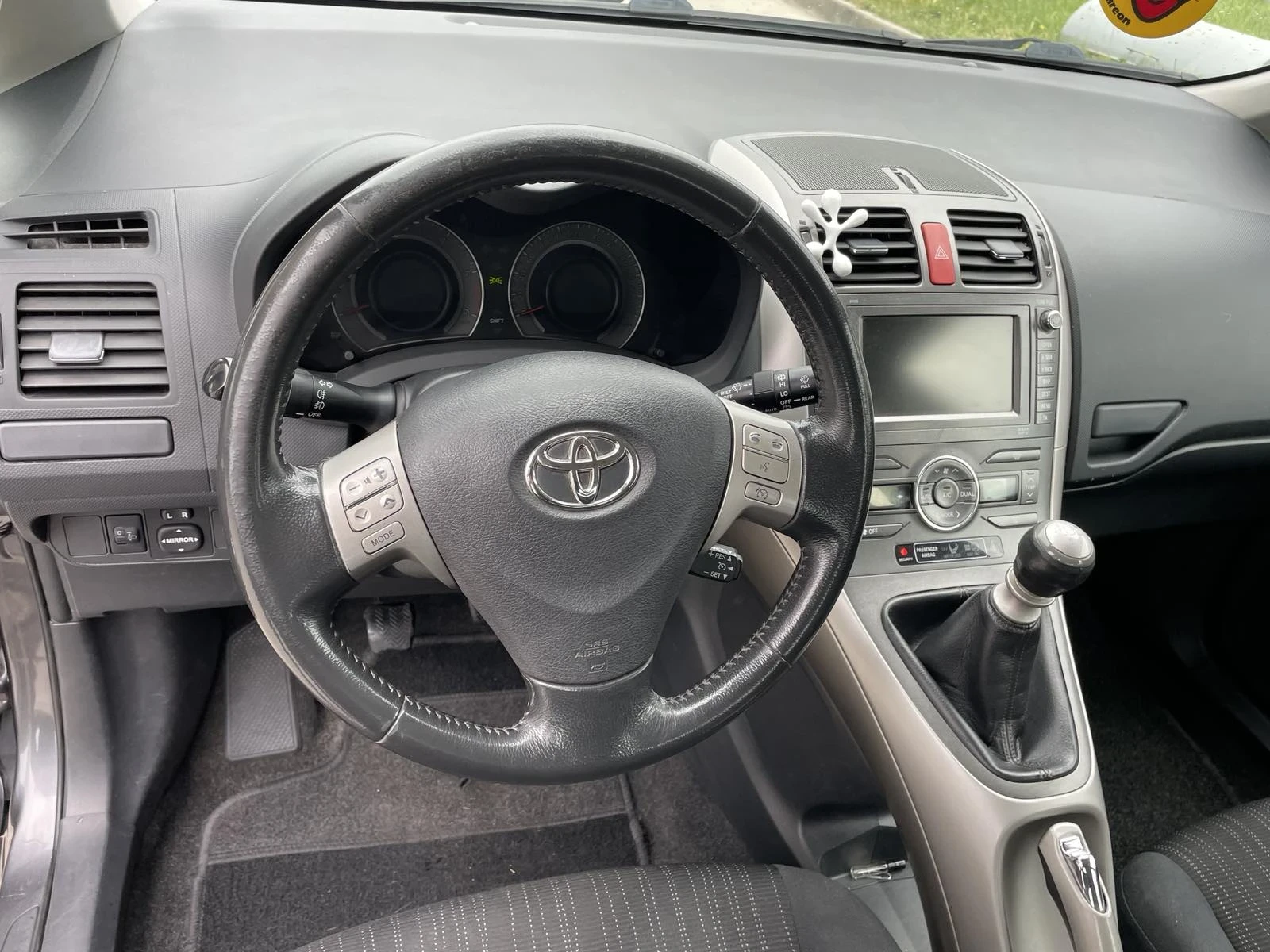 Toyota Auris 2.0 - изображение 10