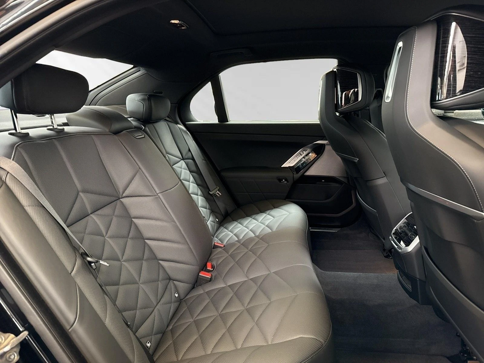 BMW i7 eDrive50/M-SPORT/HEAD UP/SKY LOUNGE/B&W/360/ | Mobile.bg   16