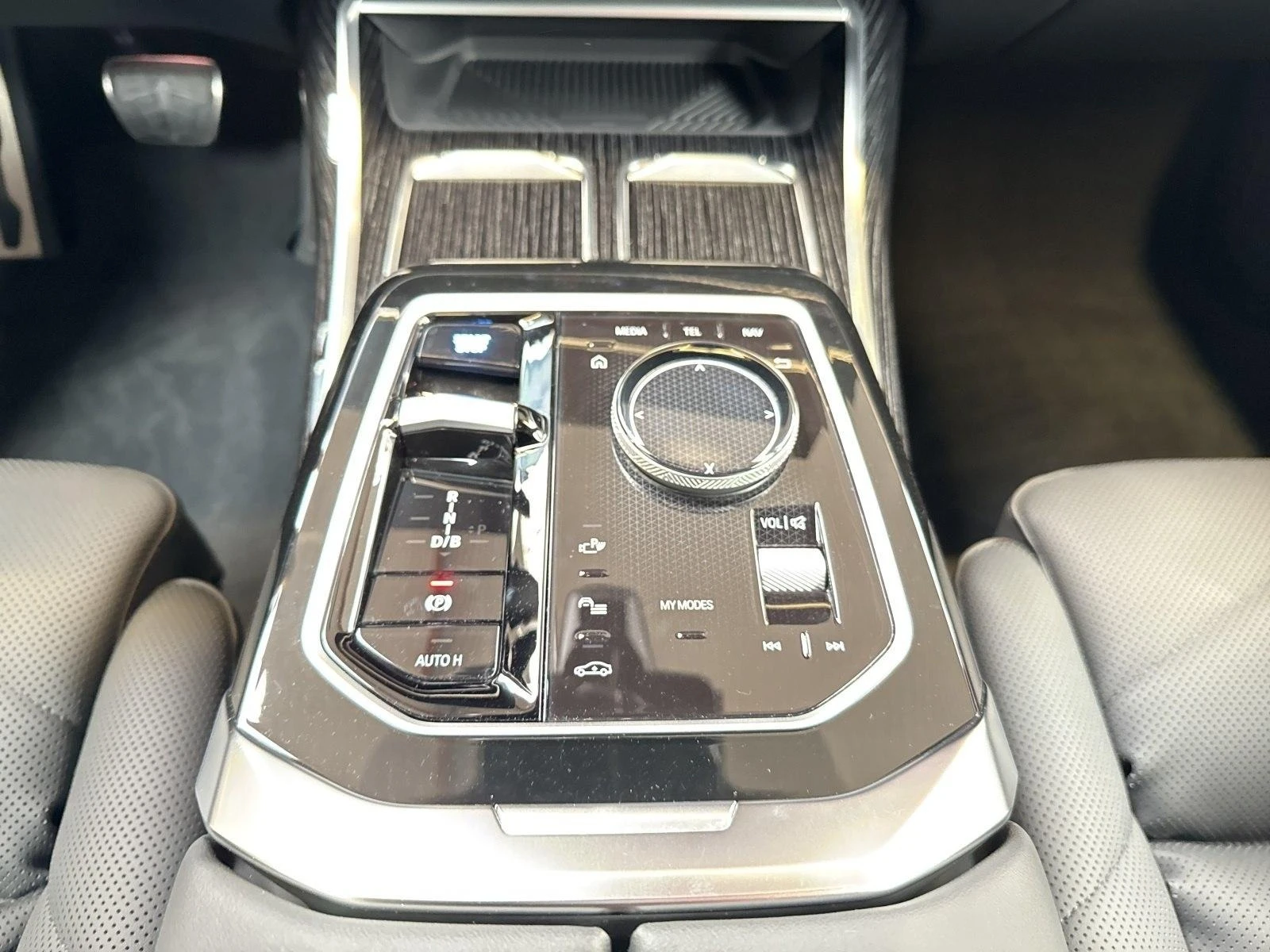 BMW i7 eDrive50/M-SPORT/HEAD UP/SKY LOUNGE/B&W/360/ | Mobile.bg   12