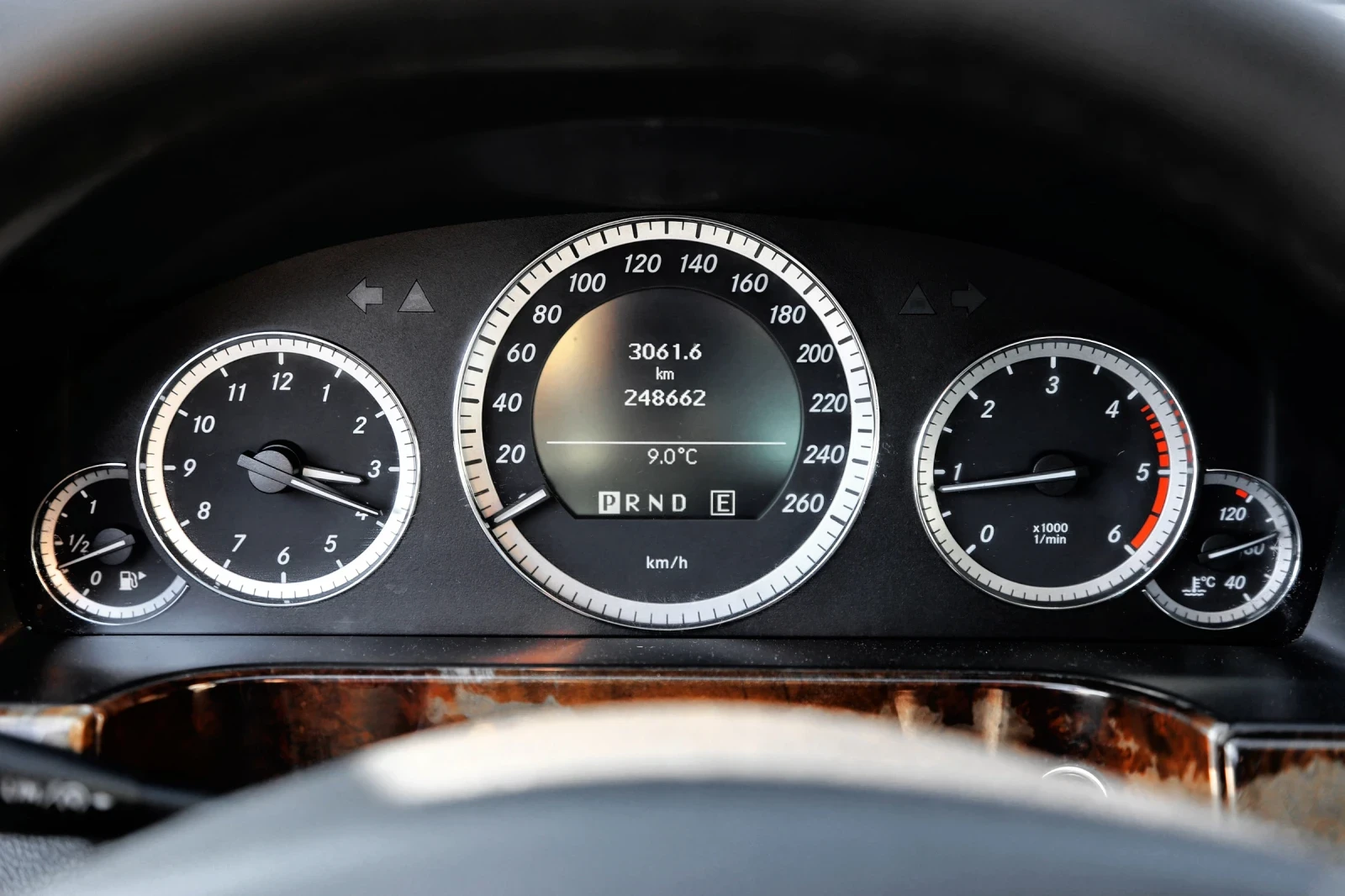 Mercedes-Benz E 220  - изображение 9