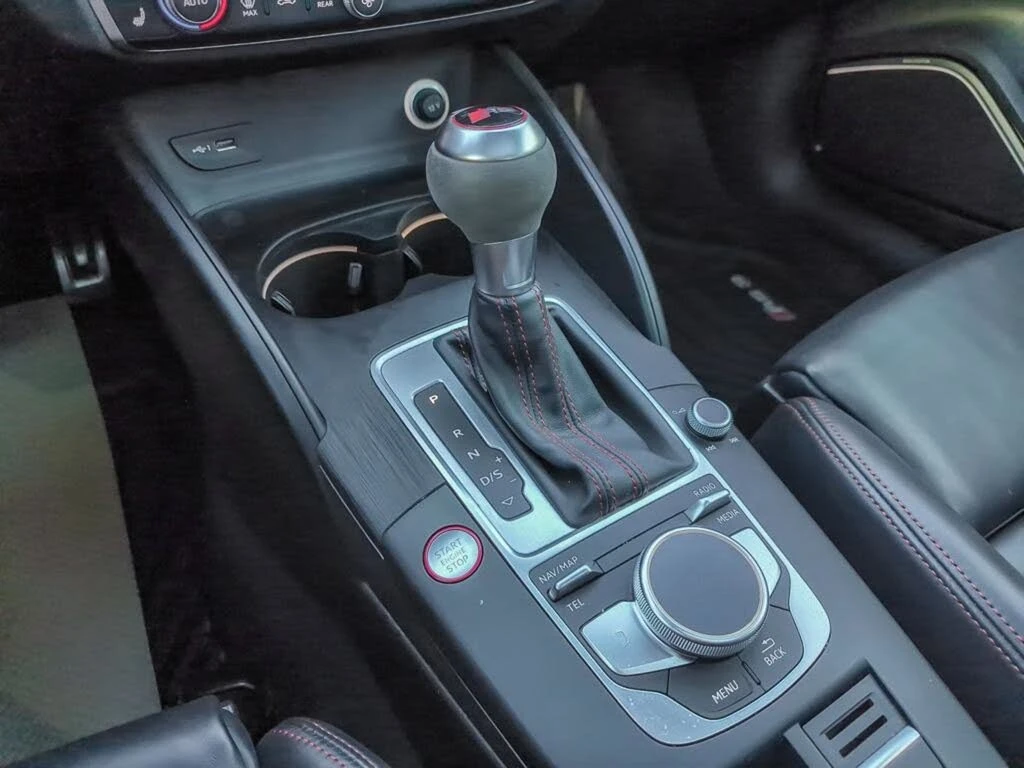 Audi Rs3 2.5 TFSI* quattro* AвтоКредит * (ЦЕНА ДО БГ), снимка 12 - Автомобили и джипове - 54002677