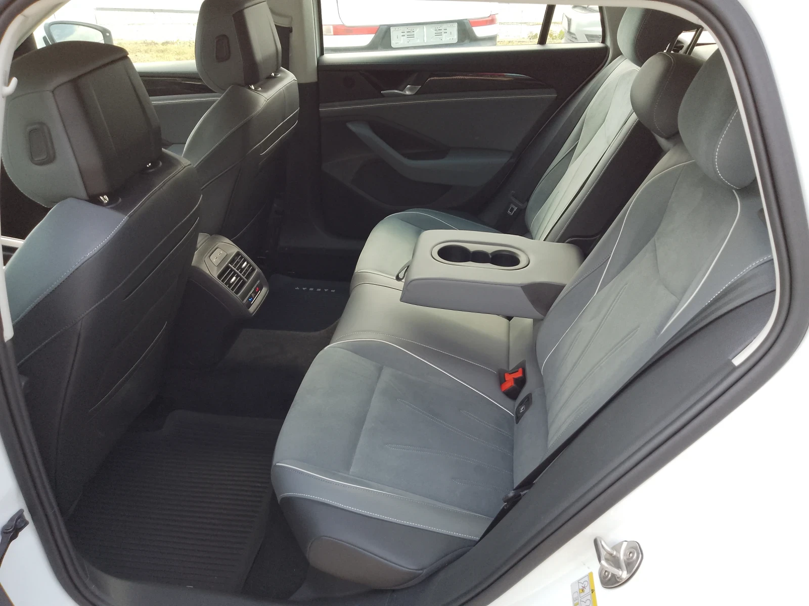 VW Passat 2.0 TDI/ELEGANCE/ГАРАНЦИЯ, снимка 14 - Автомобили и джипове - 54801318