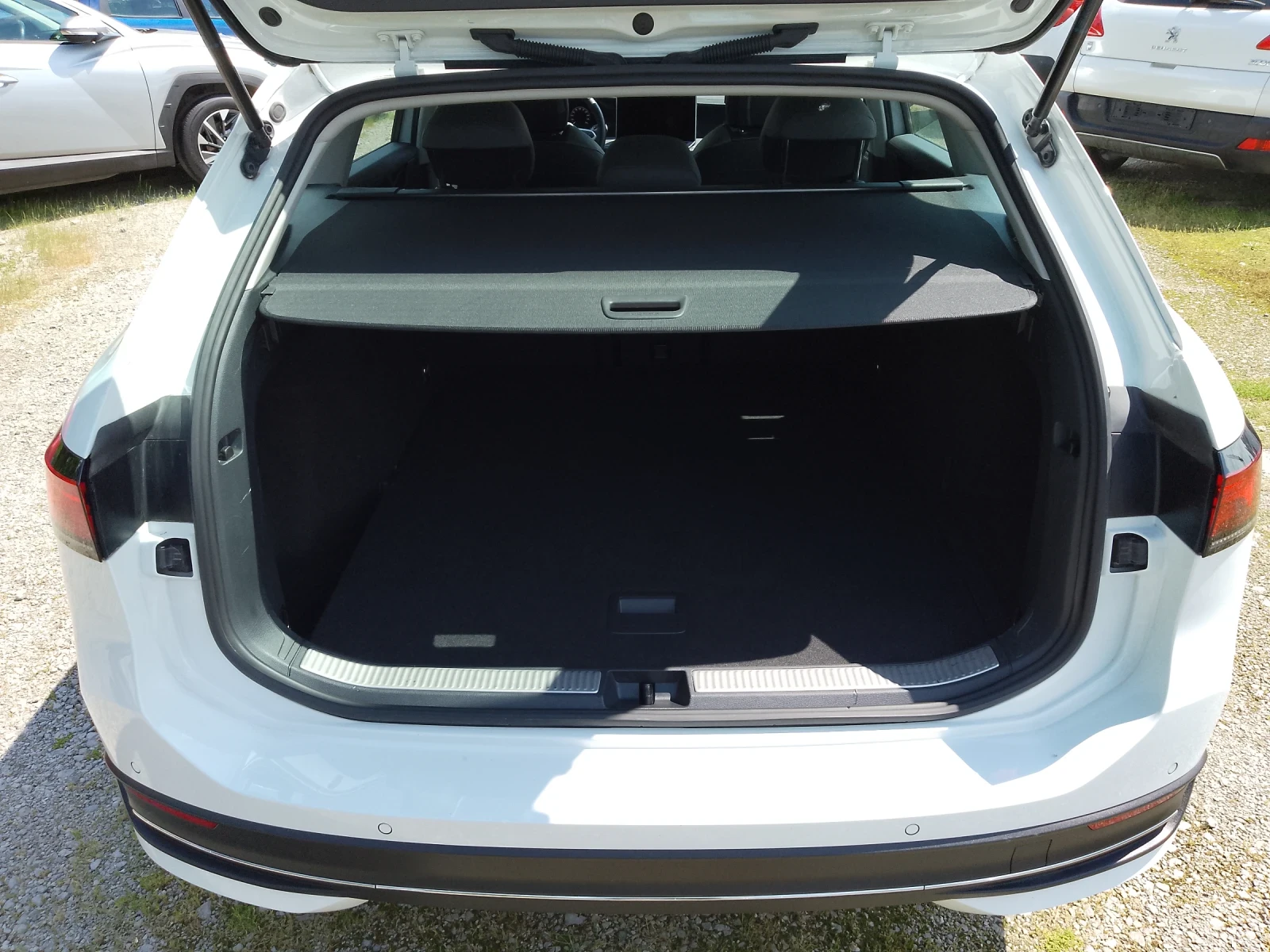 VW Passat 2.0 TDI/ELEGANCE/ГАРАНЦИЯ, снимка 15 - Автомобили и джипове - 54801318
