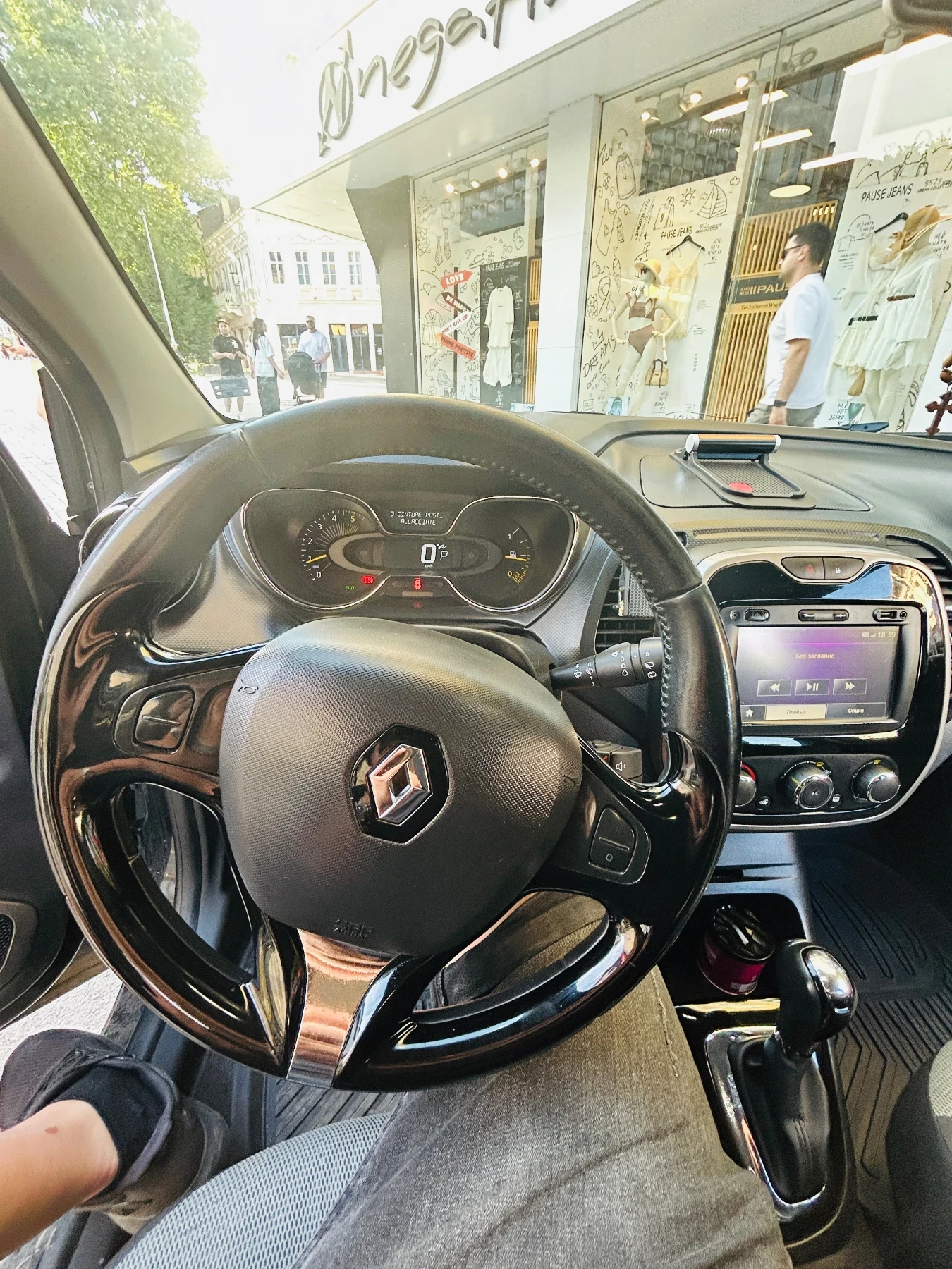 Renault Captur 1.5 DCI, снимка 3 - Автомобили и джипове - 54912667