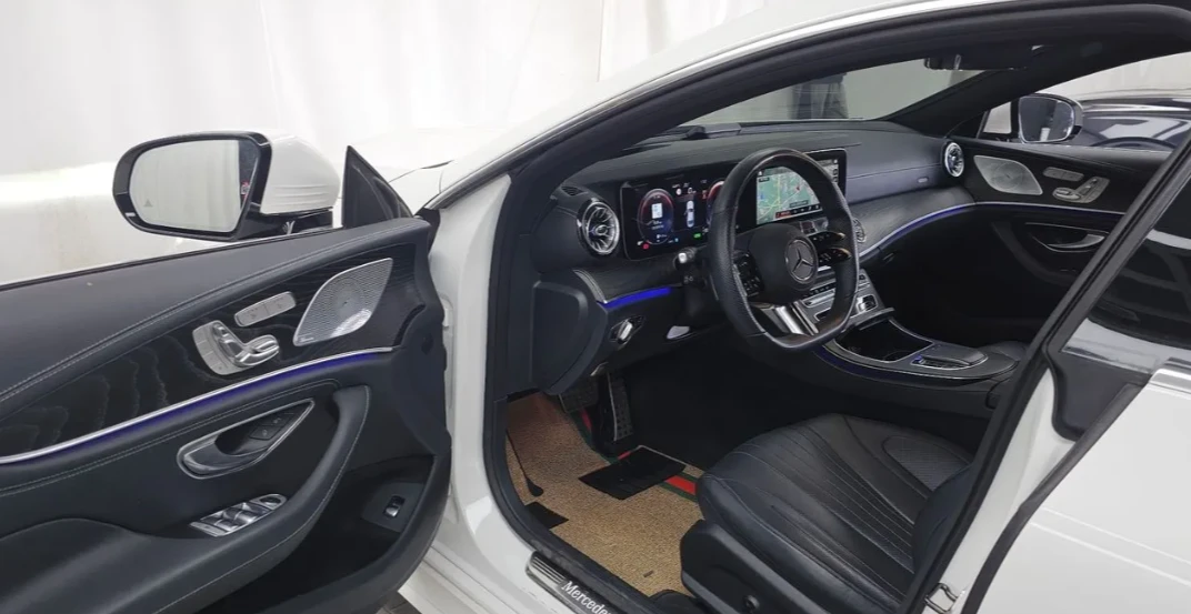 Mercedes-Benz CLS 300 * AMG Line* Масаж* Обдух* Pano* HUD* 360* BURM* , снимка 3 - Автомобили и джипове - 55586427