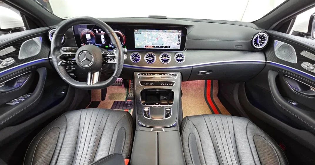 Mercedes-Benz CLS 300 * AMG Line* Масаж* Обдух* Pano* HUD* 360* BURM* , снимка 4 - Автомобили и джипове - 55586427