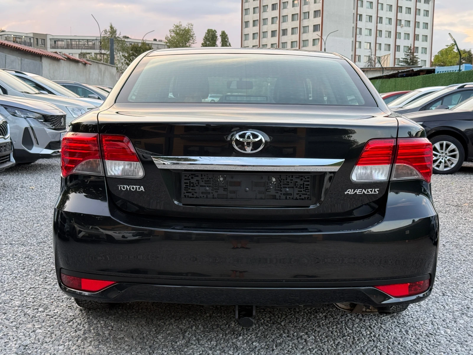 Toyota Avensis 1.6i/Седан/Facelift/Подгрев на седалки, снимка 6 - Автомобили и джипове - 56133443