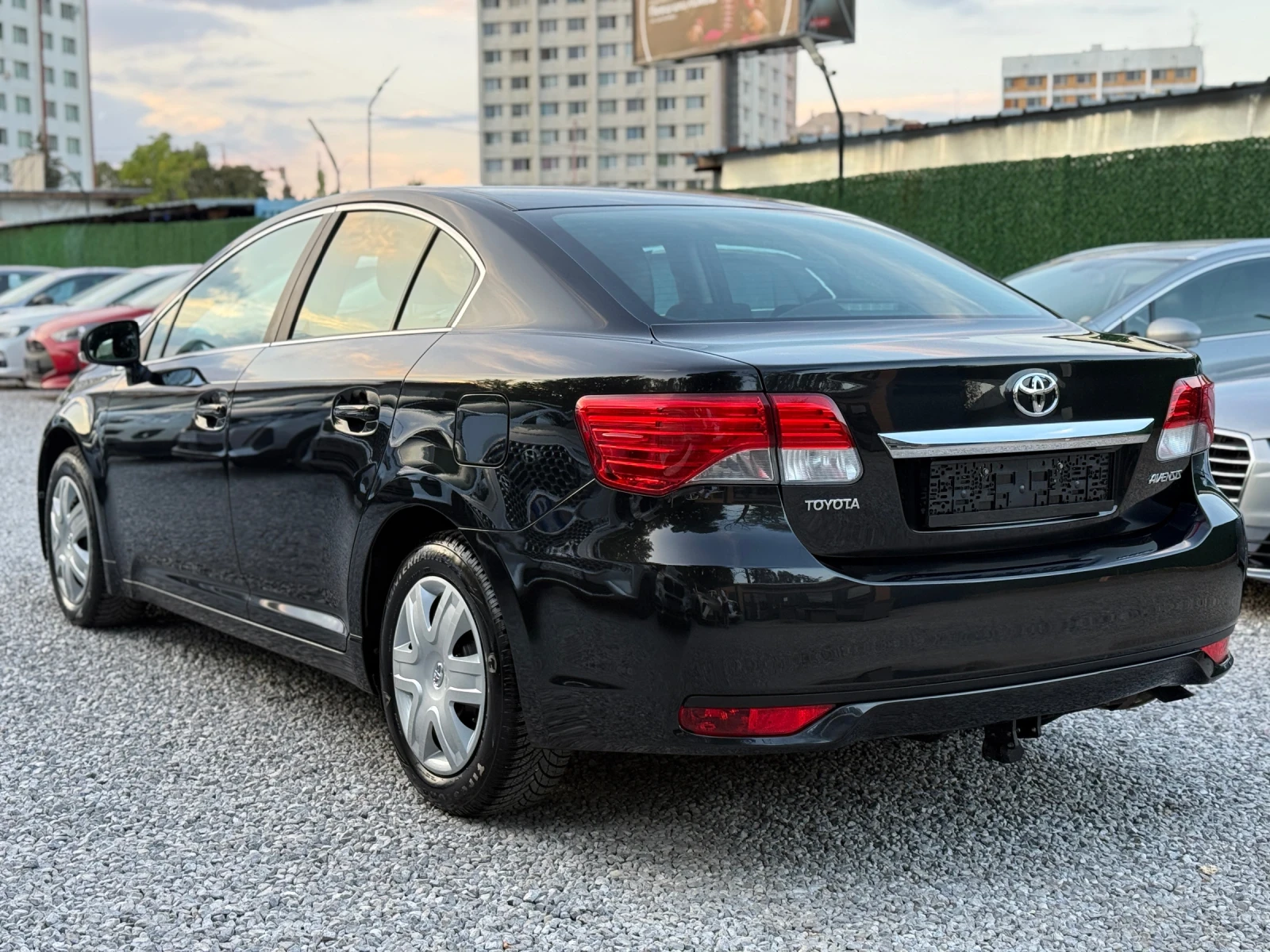 Toyota Avensis 1.6i/Седан/Facelift/Подгрев на седалки, снимка 5 - Автомобили и джипове - 56133443