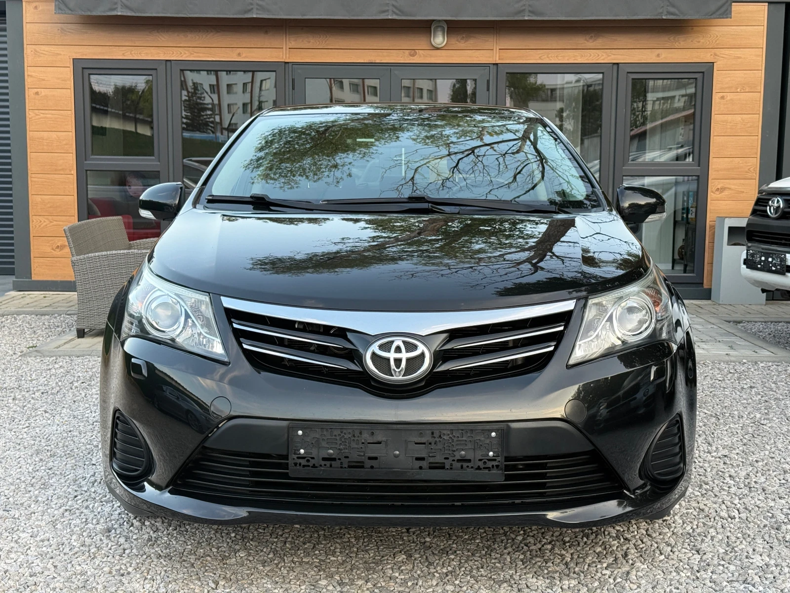 Toyota Avensis 1.6i/Седан/Facelift/Подгрев на седалки, снимка 2 - Автомобили и джипове - 56133443