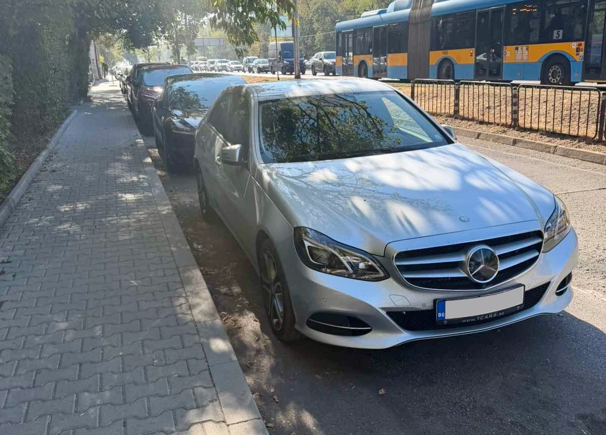 Mercedes-Benz E 400 4 MATIC, снимка 2 - Автомобили и джипове - 56426495